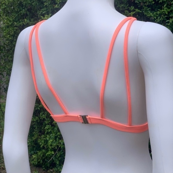 NWT Lovers + friends strappy ribbed modest coverage bikini top - Picture 10 of 16